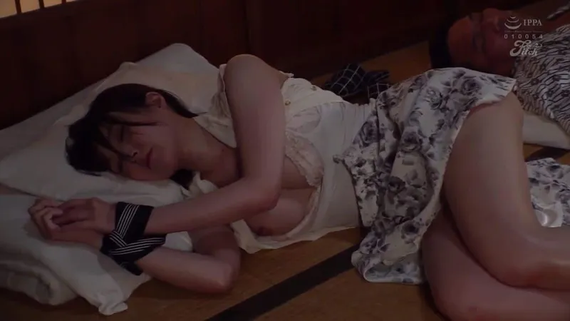 Xin ông chồng đi công việc với tiền bối, nữ nhân viên rơi vào kế hoạch của ông cấp trên biến thái