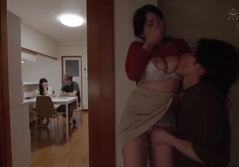 Má trộm nhìn cô vợ ông chồng con gái quan hệ nào ngờ con rể nhìn thấy