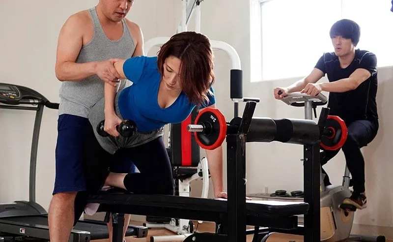 ông chồng phát hiện vợ yêu "đi ngoài" với huấn luyện viên thể hình