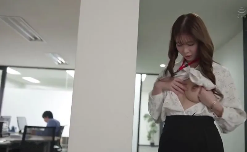 Bí ẩn của cô nhân viên ngoại hình nghiêm nghị mà thực chất là "nữ hoàng dâm đãng"